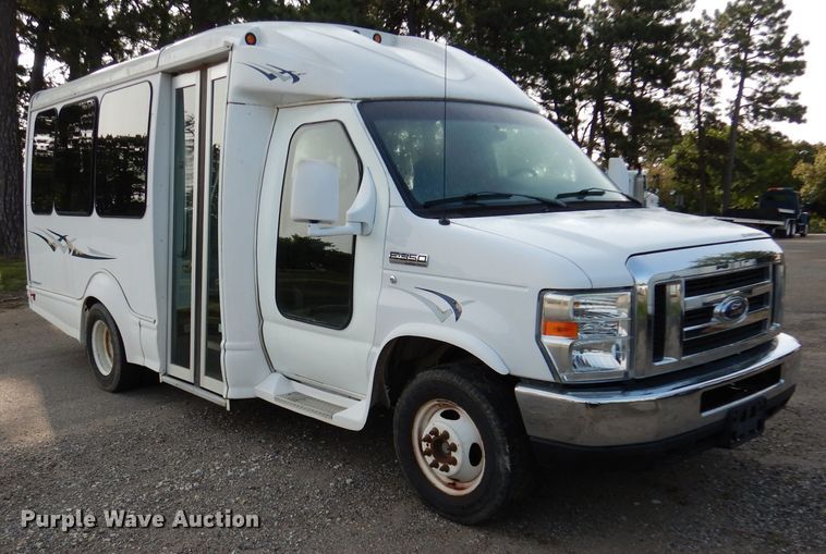 image for item DJ4491 2009 Ford E350 Super Duty  shuttle bus