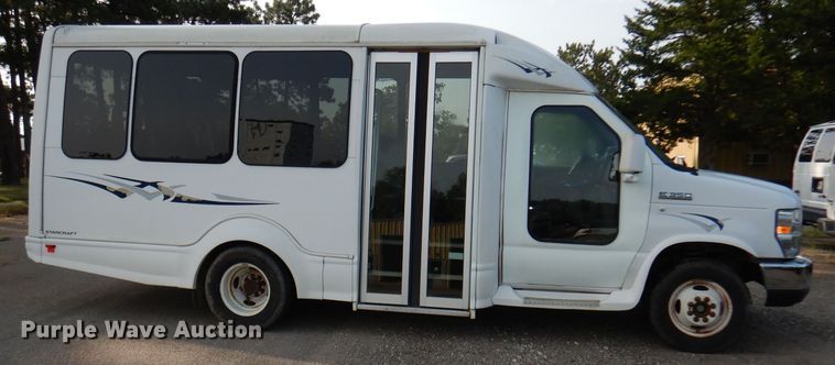 image for item DJ4491 2009 Ford E350 Super Duty  shuttle bus