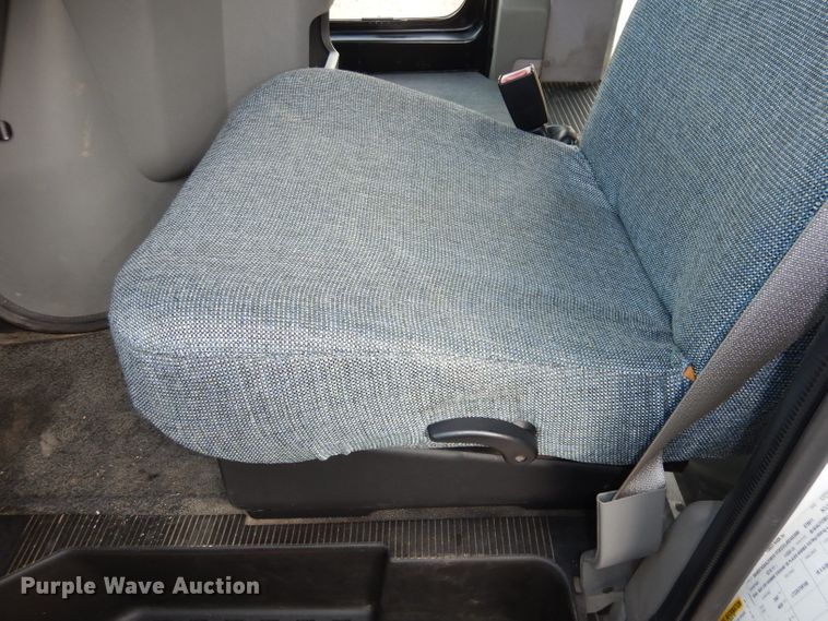 image for item DJ4491 2009 Ford E350 Super Duty  shuttle bus