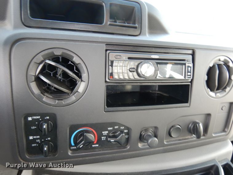 image for item DJ4491 2009 Ford E350 Super Duty  shuttle bus