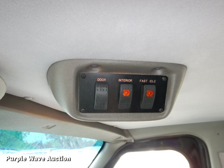 image for item DJ4491 2009 Ford E350 Super Duty  shuttle bus