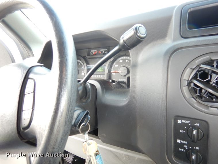 image for item DJ4491 2009 Ford E350 Super Duty  shuttle bus