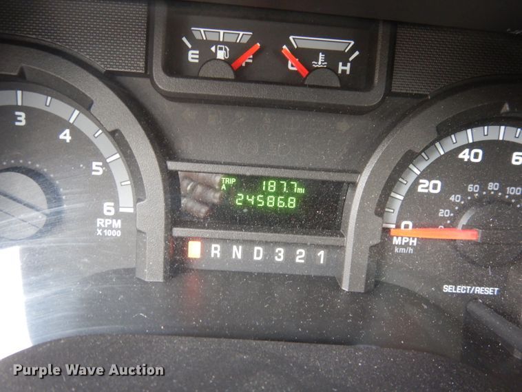 image for item DJ4491 2009 Ford E350 Super Duty  shuttle bus