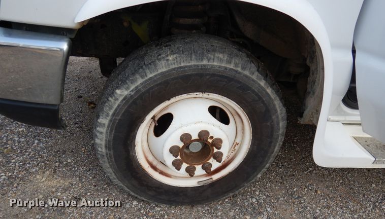 image for item DJ4491 2009 Ford E350 Super Duty  shuttle bus