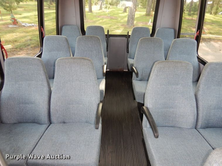 image for item DJ4491 2009 Ford E350 Super Duty  shuttle bus