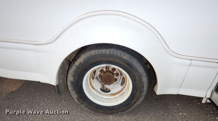 image for item DJ4491 2009 Ford E350 Super Duty  shuttle bus