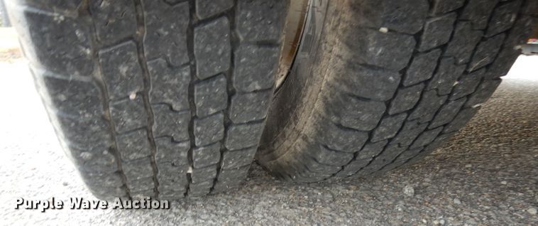 image for item DJ4491 2009 Ford E350 Super Duty  shuttle bus