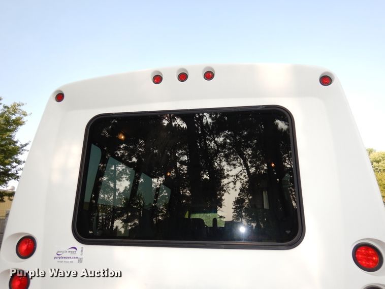 image for item DJ4491 2009 Ford E350 Super Duty  shuttle bus