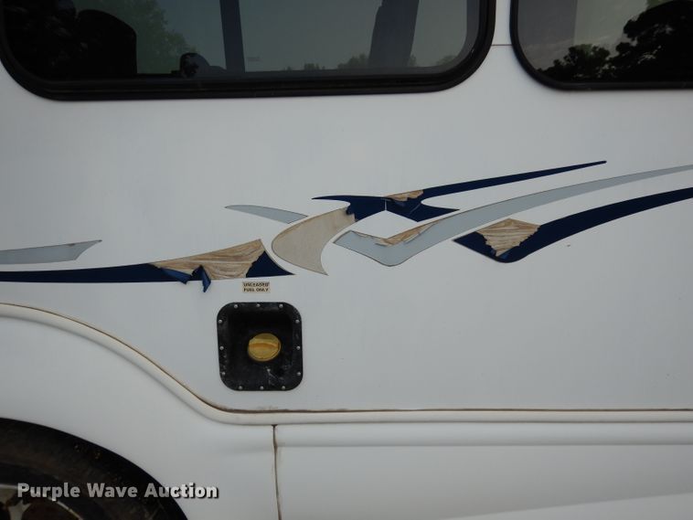 image for item DJ4491 2009 Ford E350 Super Duty  shuttle bus