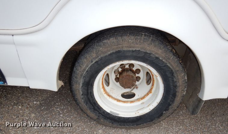 image for item DJ4491 2009 Ford E350 Super Duty  shuttle bus