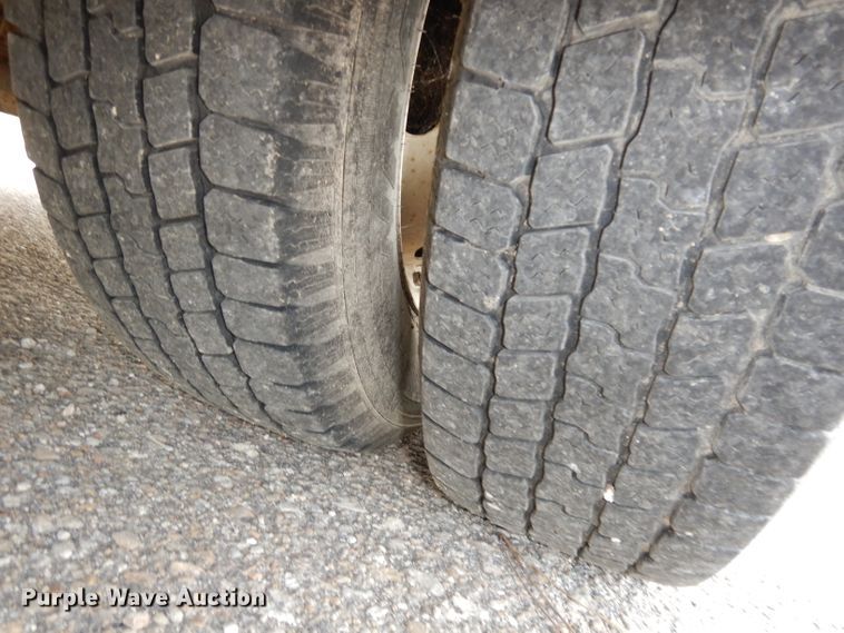 image for item DJ4491 2009 Ford E350 Super Duty  shuttle bus