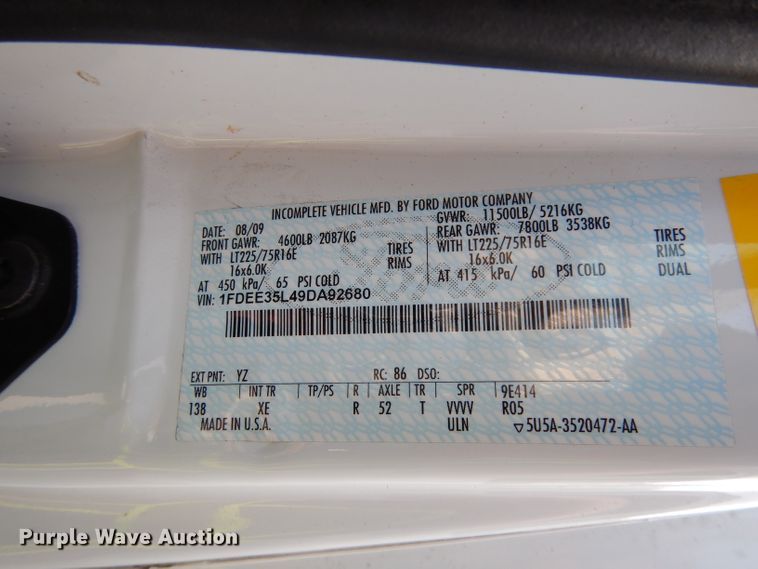 image for item DJ4491 2009 Ford E350 Super Duty  shuttle bus