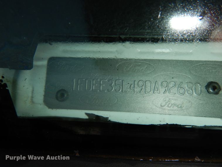 image for item DJ4491 2009 Ford E350 Super Duty  shuttle bus