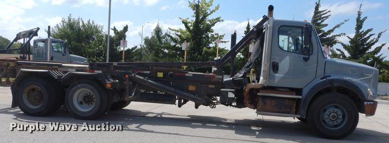 image for item DJ6751 2011 Freightliner Business Class M2  roll off container truck