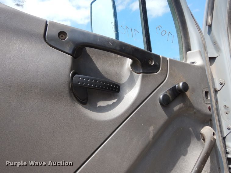 image for item DJ6751 2011 Freightliner Business Class M2  roll off container truck