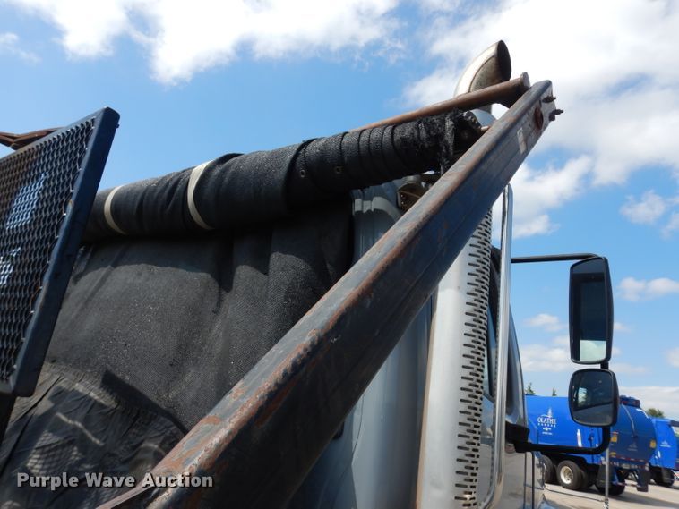 image for item DJ6751 2011 Freightliner Business Class M2  roll off container truck