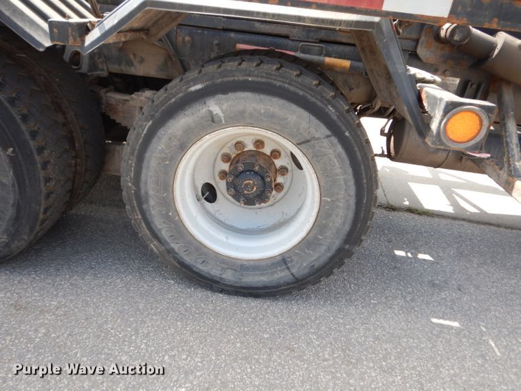 image for item DJ6751 2011 Freightliner Business Class M2  roll off container truck