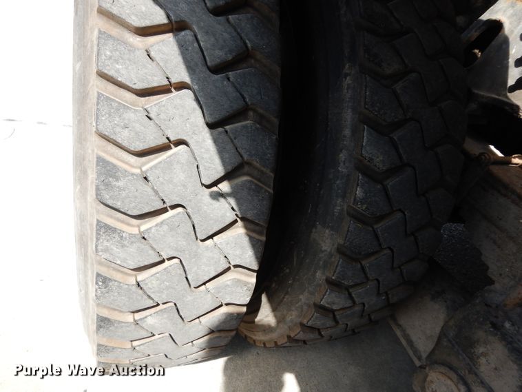 image for item DJ6751 2011 Freightliner Business Class M2  roll off container truck