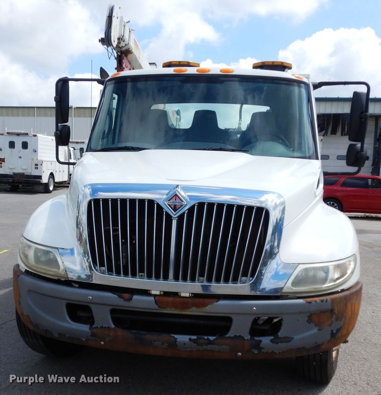 image for item DJ6752 2003 International 4300  crane truck