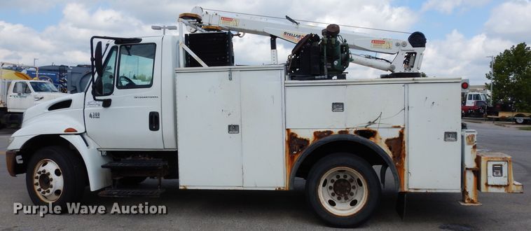 image for item DJ6752 2003 International 4300  crane truck