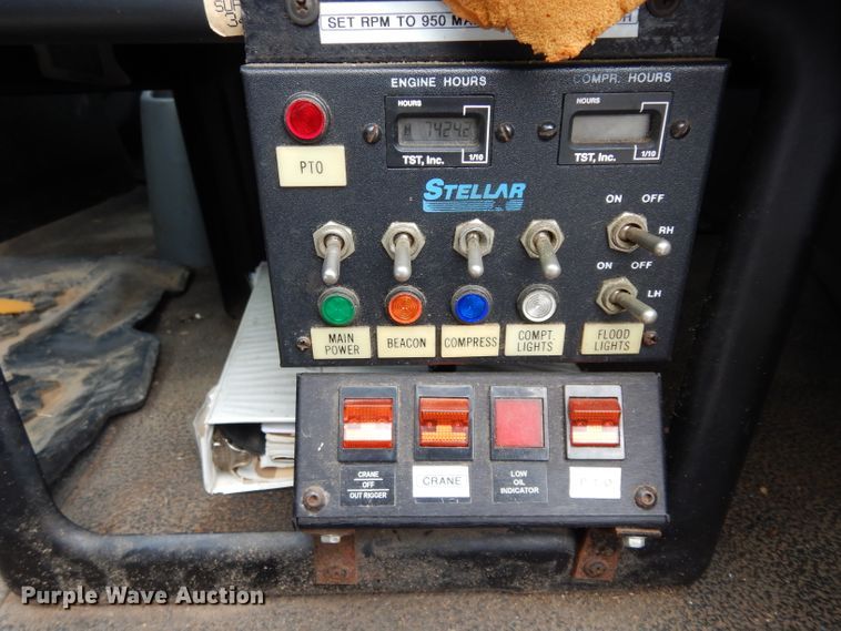 image for item DJ6752 2003 International 4300  crane truck