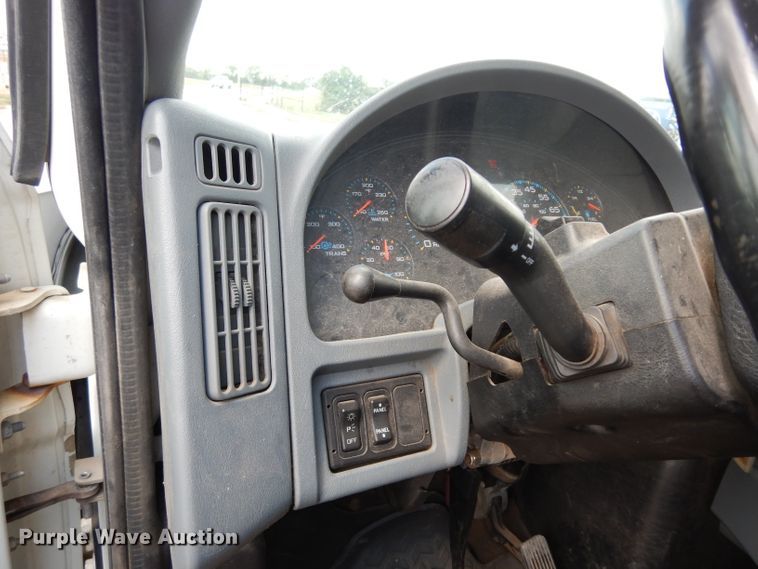 image for item DJ6752 2003 International 4300  crane truck