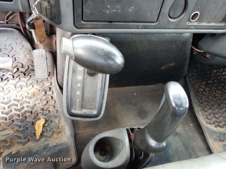 image for item DJ6752 2003 International 4300  crane truck