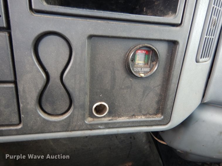 image for item DJ6752 2003 International 4300  crane truck