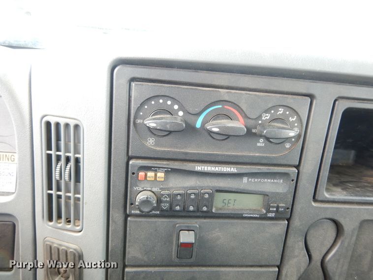 image for item DJ6752 2003 International 4300  crane truck