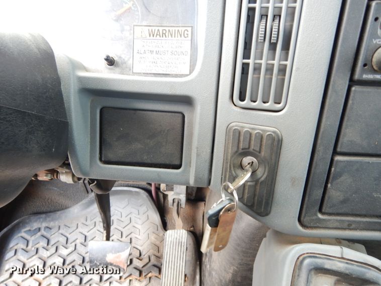 image for item DJ6752 2003 International 4300  crane truck