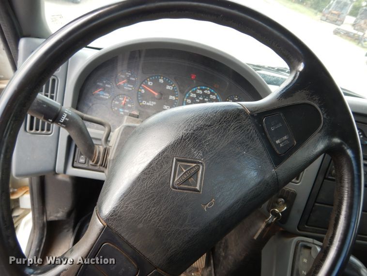 image for item DJ6752 2003 International 4300  crane truck