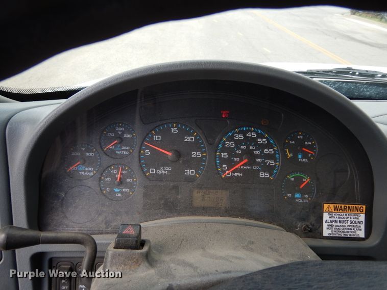 image for item DJ6752 2003 International 4300  crane truck