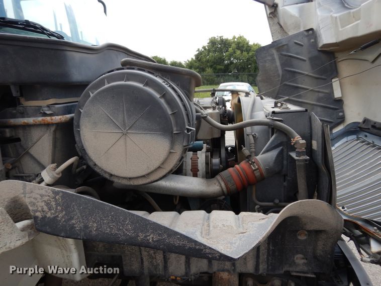 image for item DJ6752 2003 International 4300  crane truck