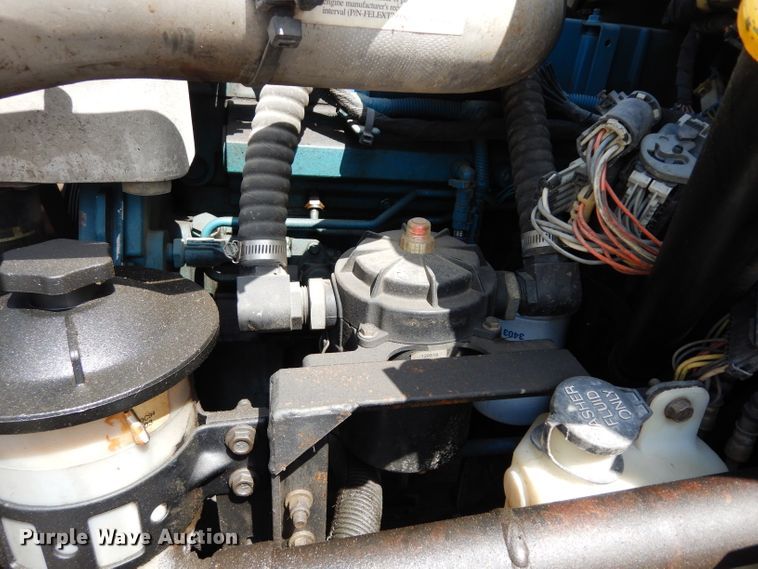 image for item DJ6752 2003 International 4300  crane truck