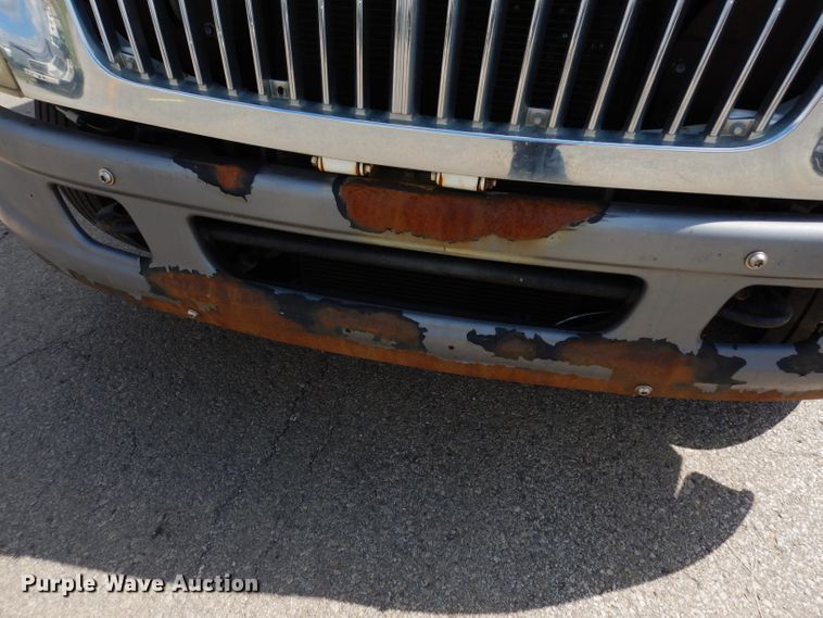 image for item DJ6752 2003 International 4300  crane truck