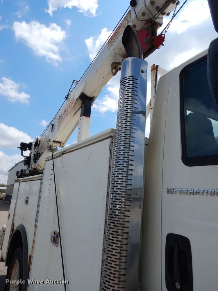 image for item DJ6752 2003 International 4300  crane truck