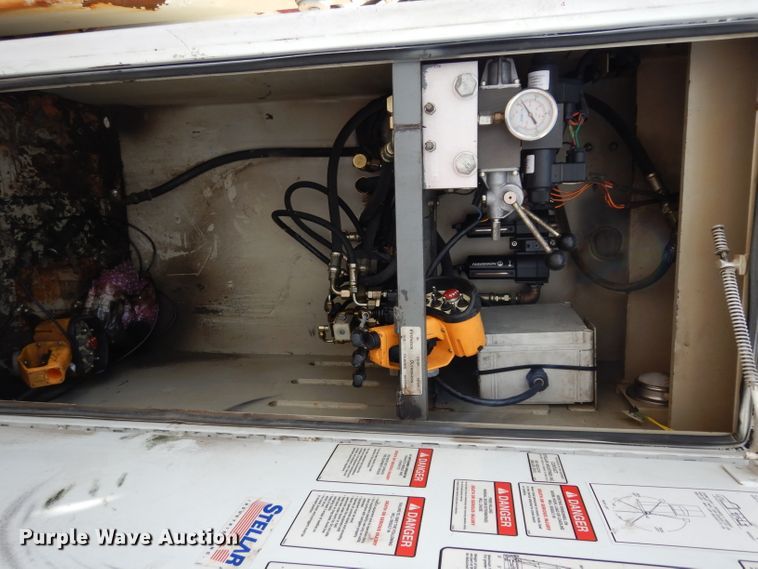 image for item DJ6752 2003 International 4300  crane truck