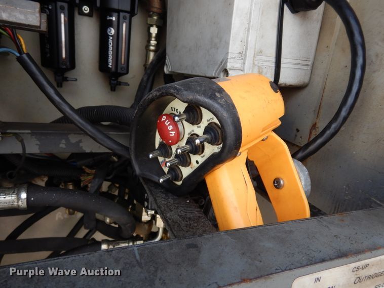 image for item DJ6752 2003 International 4300  crane truck