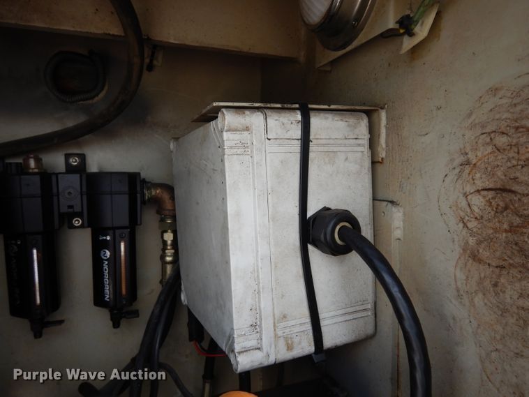 image for item DJ6752 2003 International 4300  crane truck