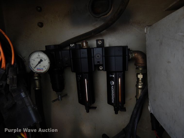 image for item DJ6752 2003 International 4300  crane truck