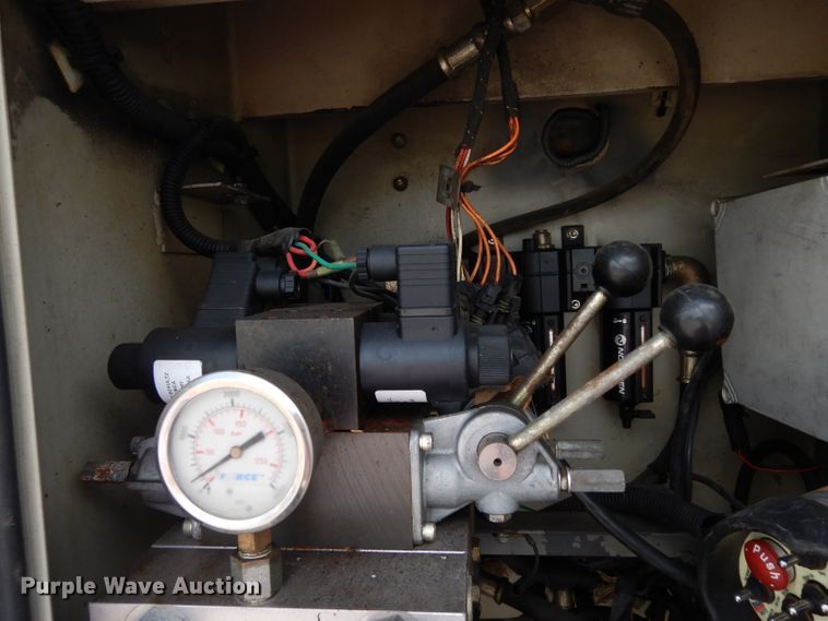 image for item DJ6752 2003 International 4300  crane truck