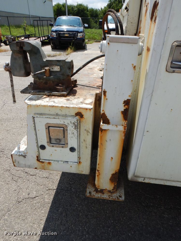 image for item DJ6752 2003 International 4300  crane truck