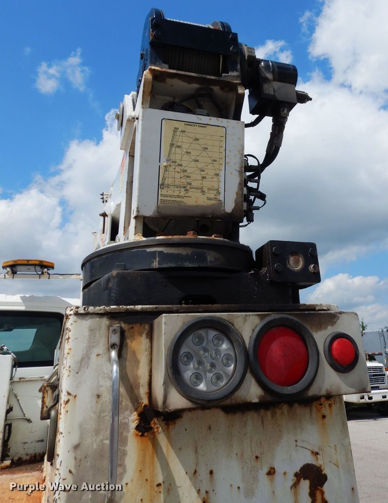 image for item DJ6752 2003 International 4300  crane truck