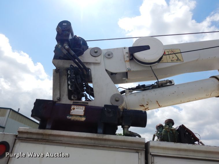 image for item DJ6752 2003 International 4300  crane truck