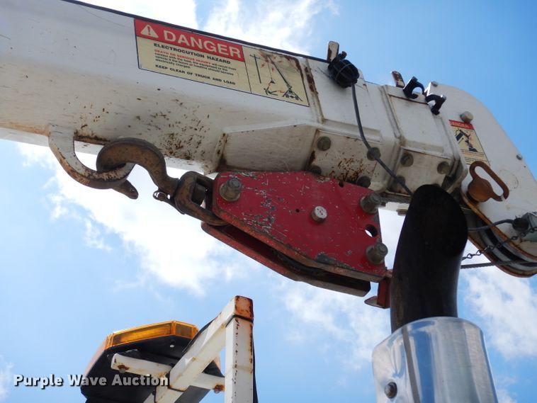 image for item DJ6752 2003 International 4300  crane truck