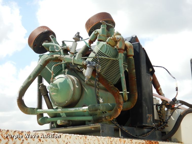 image for item DJ6752 2003 International 4300  crane truck