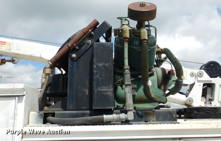 image for item DJ6752 2003 International 4300  crane truck