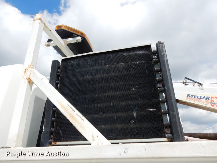 image for item DJ6752 2003 International 4300  crane truck