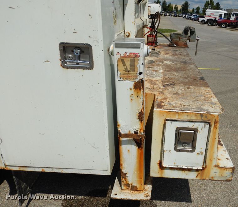 image for item DJ6752 2003 International 4300  crane truck