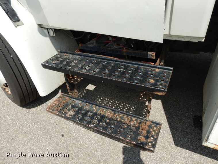 image for item DJ6752 2003 International 4300  crane truck